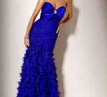 O rochie lungă albastră