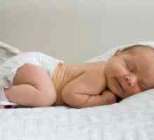 Pot nou-născut să dormi pe stomac?