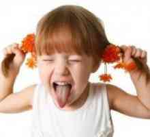 De ce un copil scoate limba din?