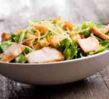 Salata cu varză chinezească și crutoane