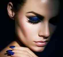 Seara de make-up sub rochie albastră