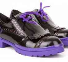 Pantofi pentru femei cu șireturi