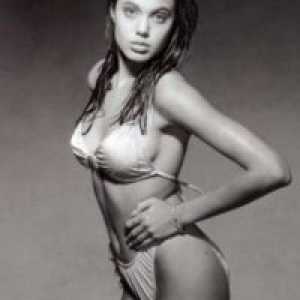 Angelina Jolie în bikini