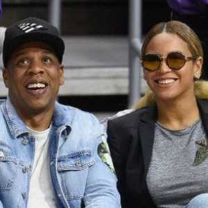 Beyonce și soțul ei, rapperul Jay-Z a participat la un meci de baschet în prima zi de primavara