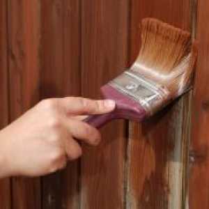 Cum să picteze un gard de lemn?