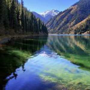 Blue Lake Kazahstan - sălbaticii odihnă