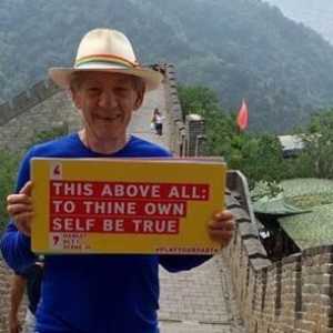 Ian McKellen este în căutarea unui partener în Shanghai
