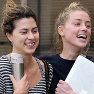 Amber Heard a ieșit de la biroul avocatului său, radiind de fericire