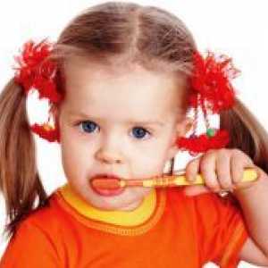 Cum să învețe un copil să se spele pe dinti?
