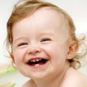 Cum să înțeleagă că copilul dentitie?