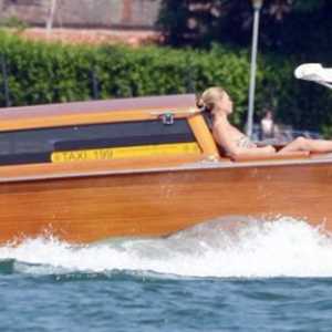 Kate Moss, în repaus lenjerie transparentă în Veneția cu prietenul ei