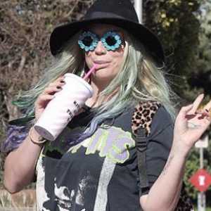 Kesha obține libertatea în cazul în care își cere scuze în mod public