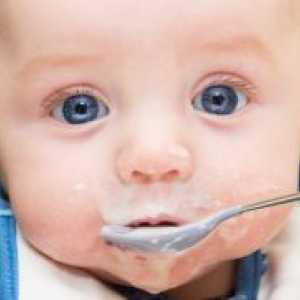 Când să se introducă alimente solide copii?