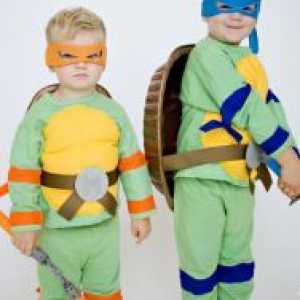 Suit Ninja Turtles cu mâinile lor