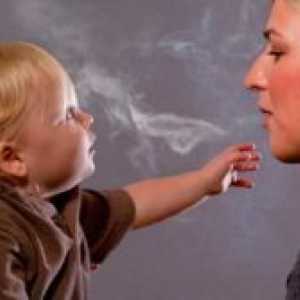 Pot să fumez o mamă care alăptează?
