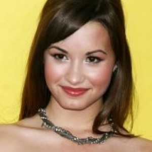 Coafuri Demi Lovato
