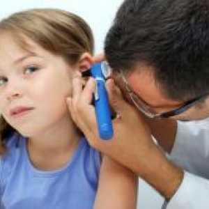 Copilul se plânge de dureri în ureche