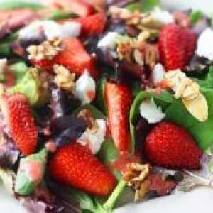 Salata cu căpșuni