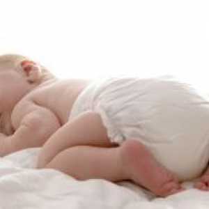 Cât de mult somn ar trebui un nou-născut?