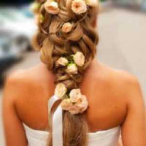 Coafura nunta cu flori proaspete