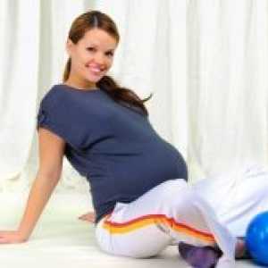 Exercitarea pe minge pentru femeile gravide