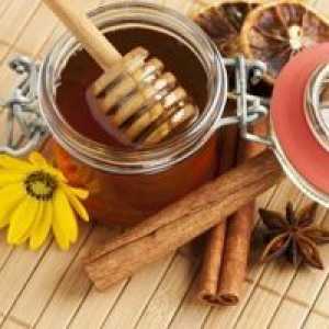 Băutură grăsime de ardere de miere și scorțișoară